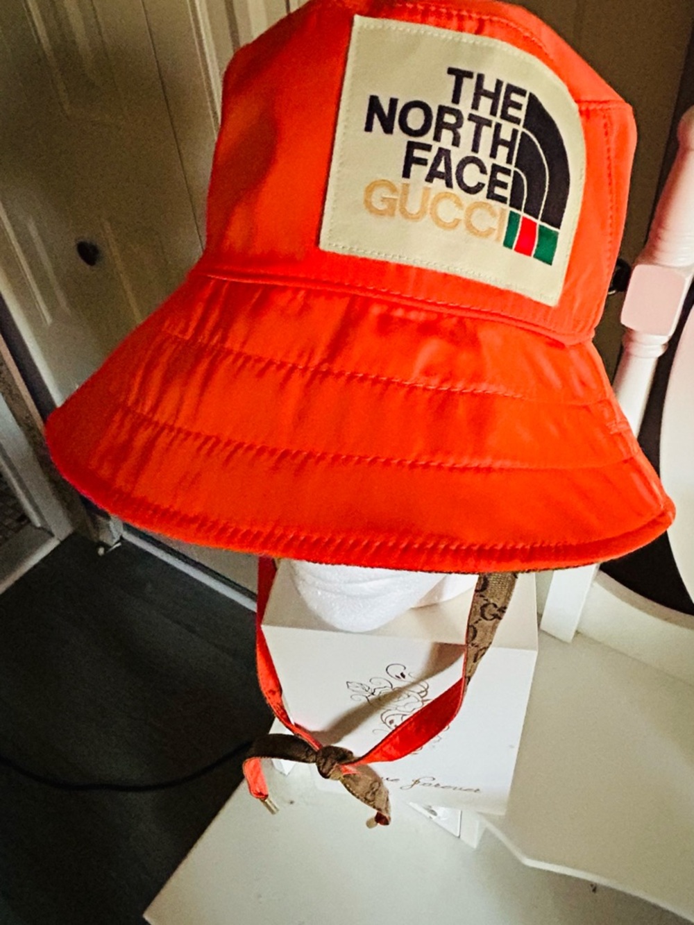Gucci Bucket Hat 7 3/8” Small reversible Brown Monogram Bright Orange Lining - Picture 2 of 4
